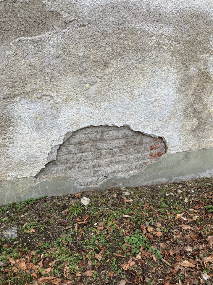 Feuchte Keller? Nässe an Wänden? Schimmel? Wasserprobleme? - Unsere Antwort: Professionelle Kellerabdichtung gegen aufsteigendes Wasser & Feuchtigkeit - Bauabdichtung für trockene Keller. in Eching (Niederbay)