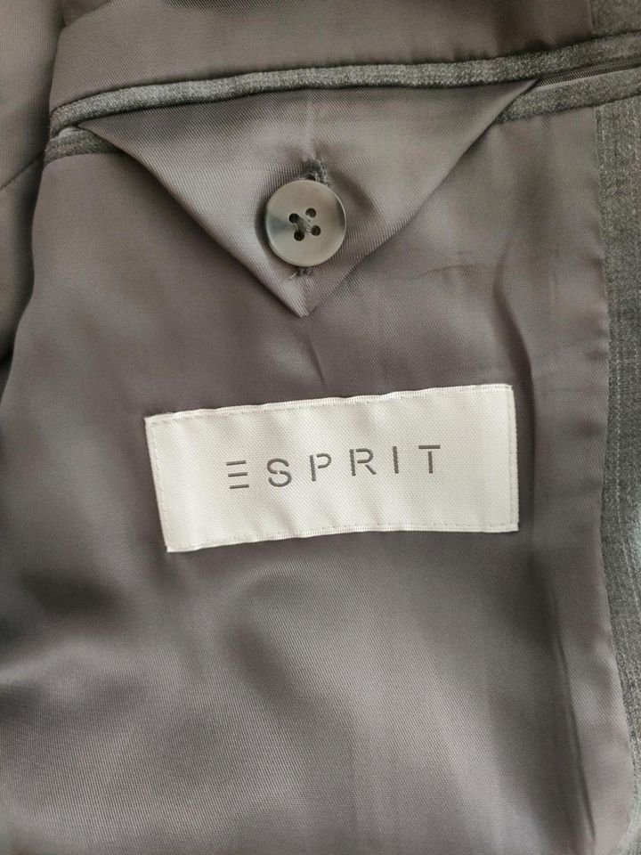 Esprit Suit in München