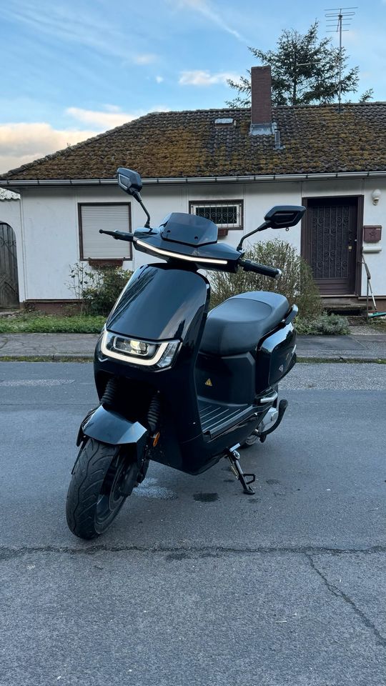 Elektroroller/Elektromotorrad ROBO-S 80km/h Elektroroller Futura in Boppard