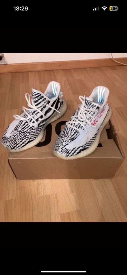 Adidas Yeezy Boost 350 - Zebra in Köln