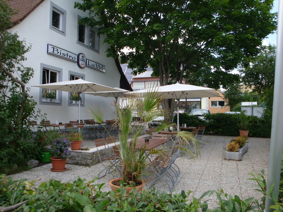 Haus, mit gutgehende Sportsbar, Bistro, Wohnung und Parkplätz in Schwäbisch Hall