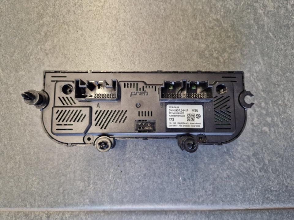 Klimabedienteil Klimaanlage Bedienteil VW Tiguan 5NN907044F in Fröndenberg (Ruhr)