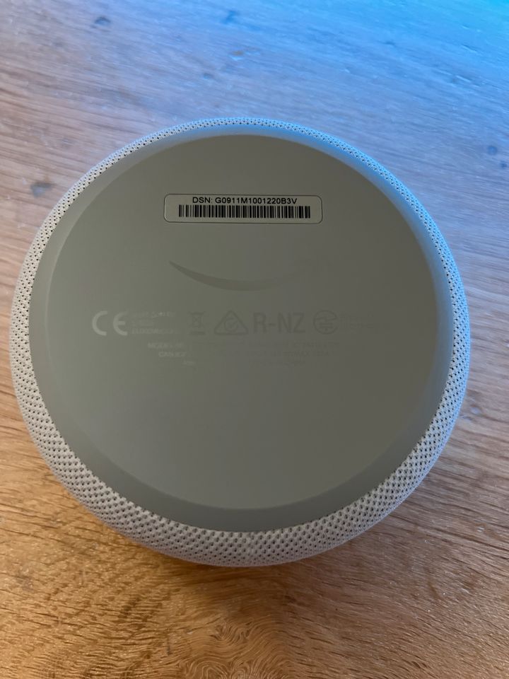 Amazon Echo Dot (3. Generation) mit Steckdosenhalterung – Weiß in Frankfurt am Main