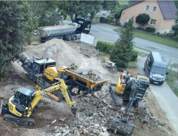 Brecher Brecheranlage Bauschutt schredder Abriss Abbruch in Halberstadt