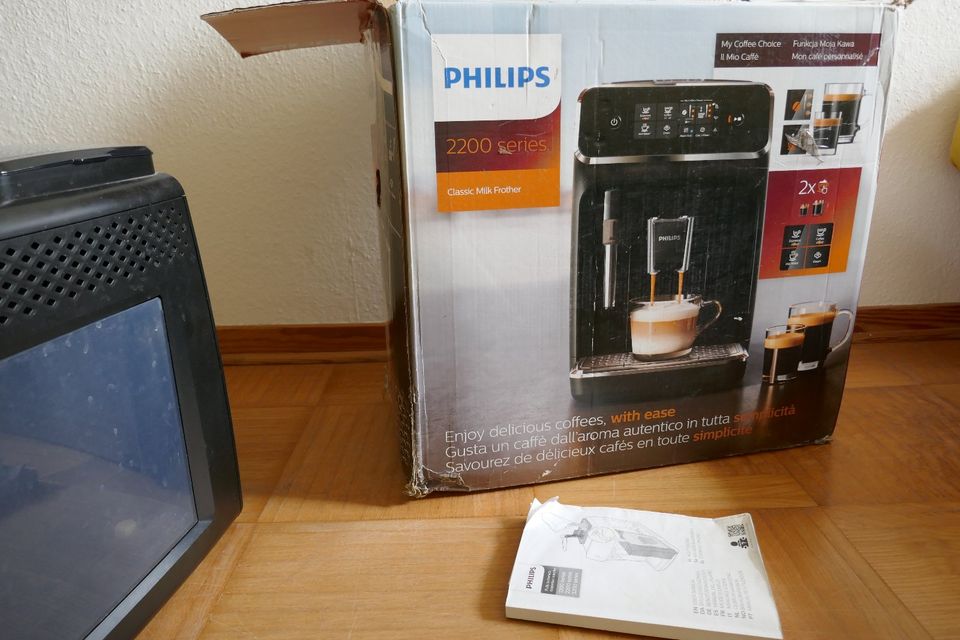 Philips Kaffeevollautomat EP2220 mit leichten Mängeln in OVP in Berlin