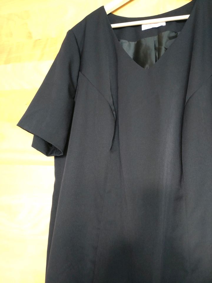 Sheego Etuikleid Kleid schwarz Kurzarm Gr. 52 in Halle