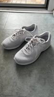 Nike Revolution 4 Laufschuhe Turnschuhe weiß Größe 40,5 Düsseldorf - Wersten Vorschau