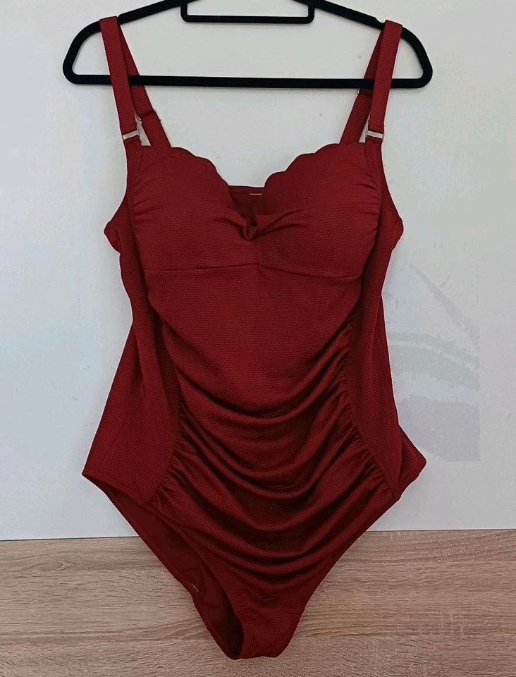 Badeanzug Hunkemöller Rot Rüschen Schwimmsachen bikini in Roßtal