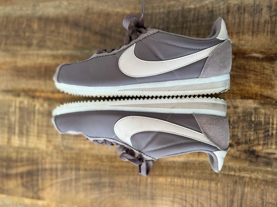 Nike Sneaker, Modell Cortez -müssen wegen Umzug weg bis 10.06.24 in Hamburg