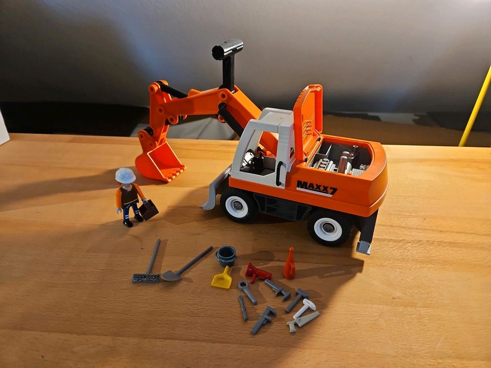 Playmobil 6860 Schaufelbagger / Bagger mit Räumschild + Zubehör in Dreieich