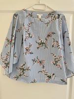 Florale Bluse mit Ärmel zum Selbstbinden Brandenburg - Walsleben Vorschau