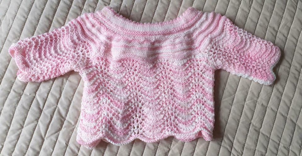 Babyjacke rosa Handarbeit in Berlin