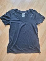 Schönes Nike Tshirt schwarz Gr. M Sporttshirt Hessen - Bickenbach Vorschau