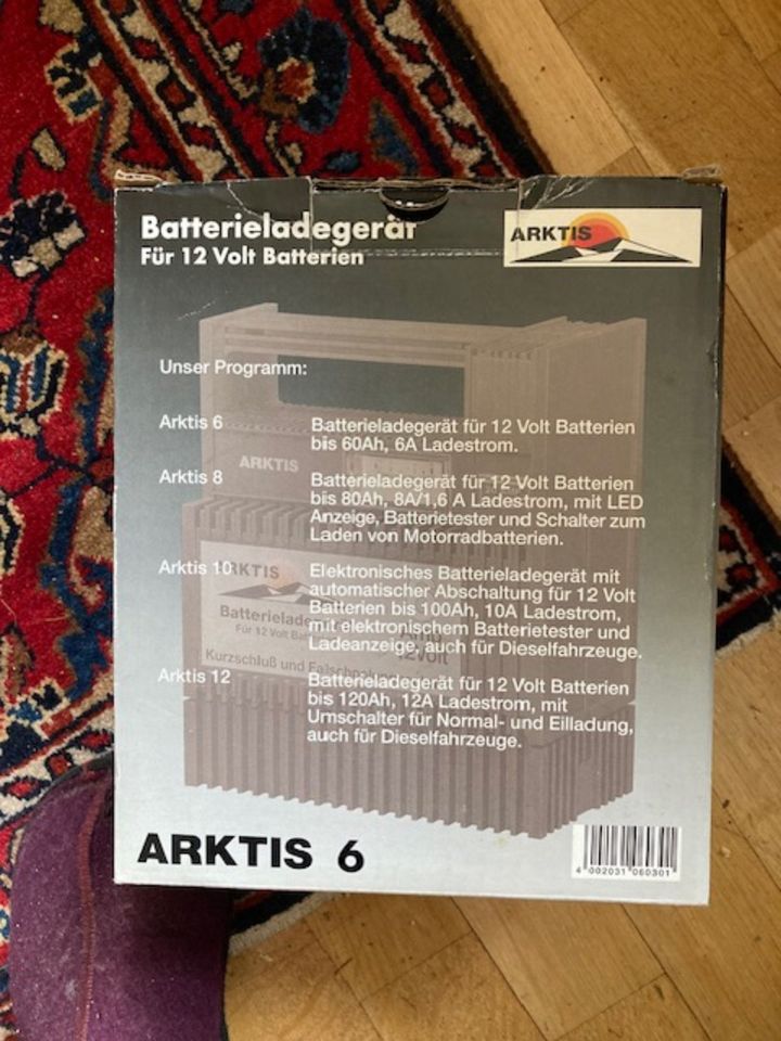 Autobatterie Ladegerät 12 Volt , Arktis in Hamburg