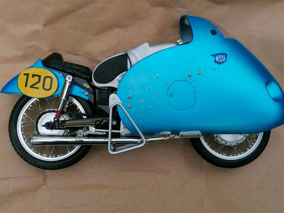 6 Motorrad Modelle Schuco 1:10 in Wissen