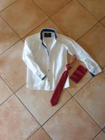 Weißes Hemd mit blauen Knöpfen,  rote Krawatte mit Einst Hessen - Beselich Vorschau
