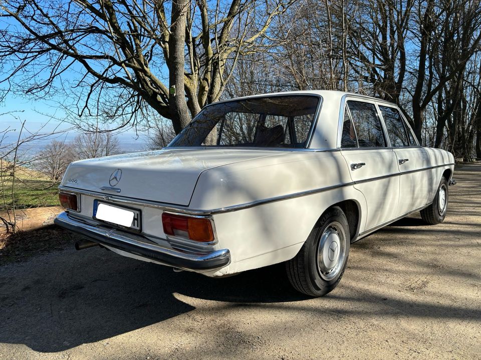 Mercedes-Benz W115 200/8 in Wernau