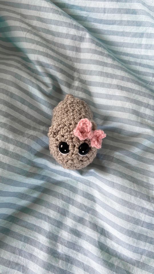 gehäkelter sad hamster crochet meme in Ingolstadt