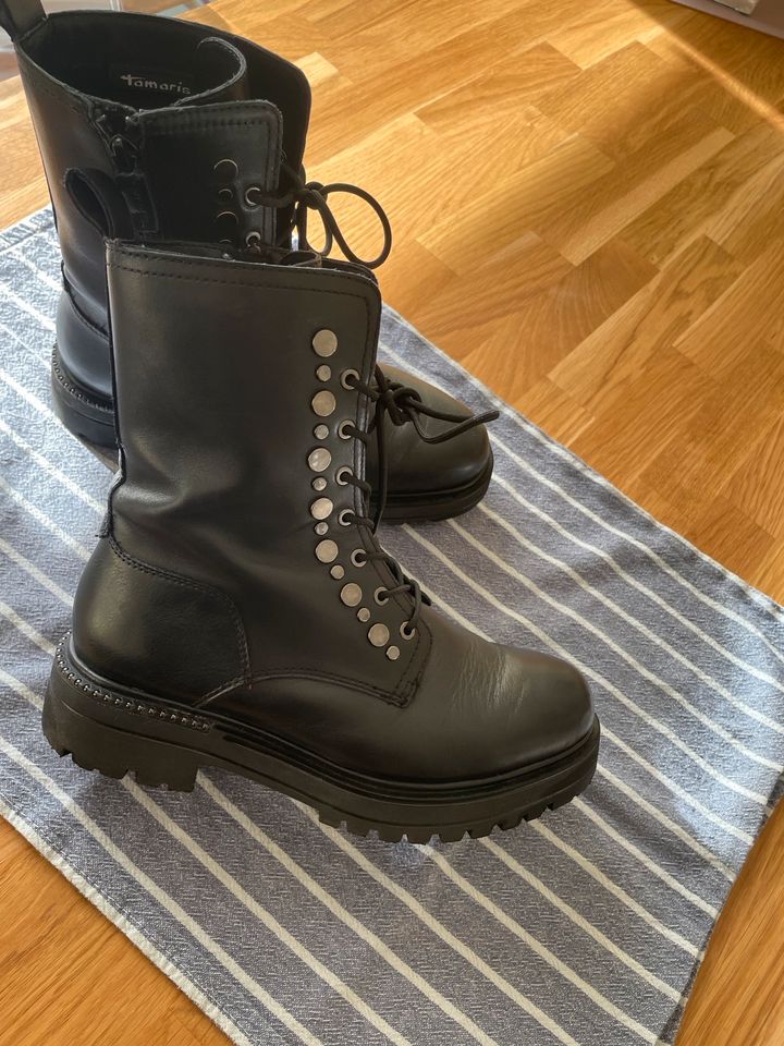 Tamaris Boots schwarz Leder Nieten Gr. 36 in Köln - Bayenthal | eBay  Kleinanzeigen ist jetzt Kleinanzeigen