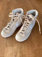 Neuwertige Nike Damen Frauen Sneaker BLAZER MID '77 NEXT Schuhe Nordrhein-Westfalen - Halle (Westfalen) Vorschau