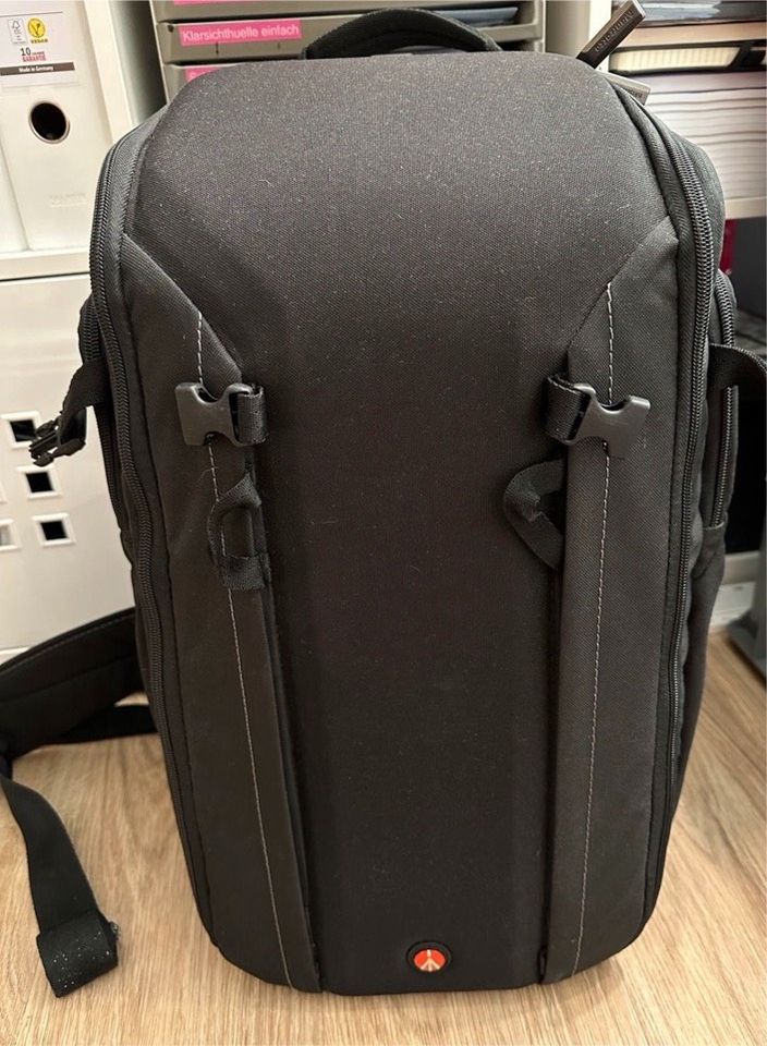 Manfrotto Fotorucksack Backpack 50 mit Notebookfach in Apensen