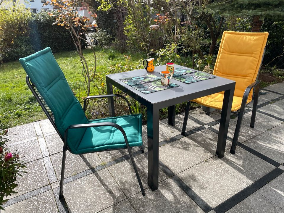 Moderner Gartentisch mit 3 Stühlen in Köln