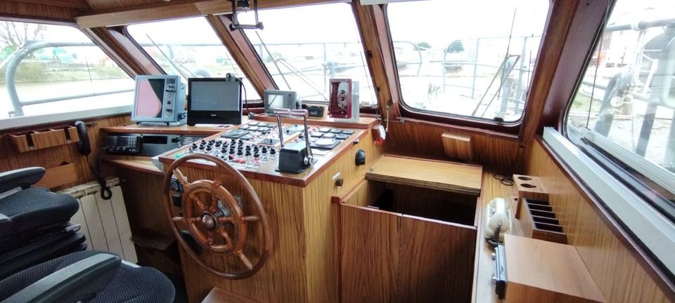 Motorboot ehem. Zollboot Wohnboot Aluboot Kran 2x 420 PS Mercedes in Emden