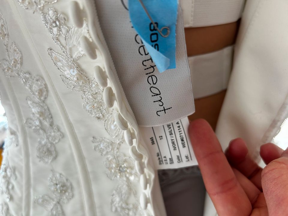 Hochzeitskleid in der Farbe Ivory in Essen