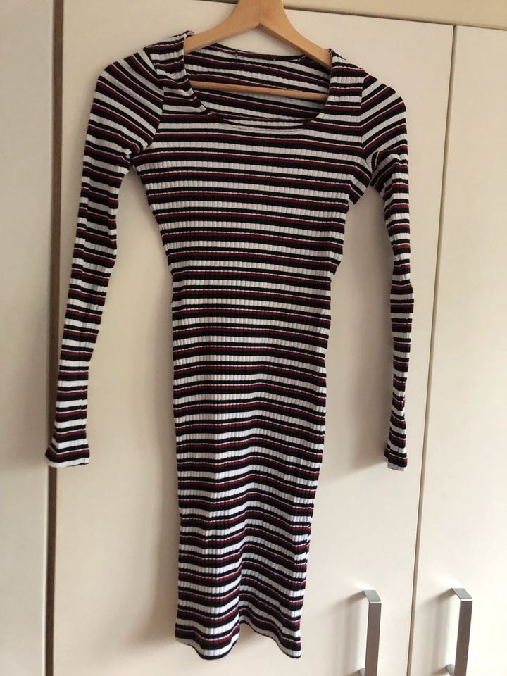 Dünnes Strickkleid in Gerbrunn