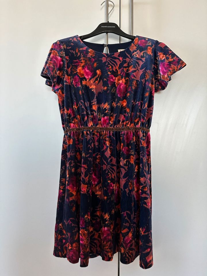 Yumi Kleid, festlich, Samt, Gr. 152, neuwertig in München