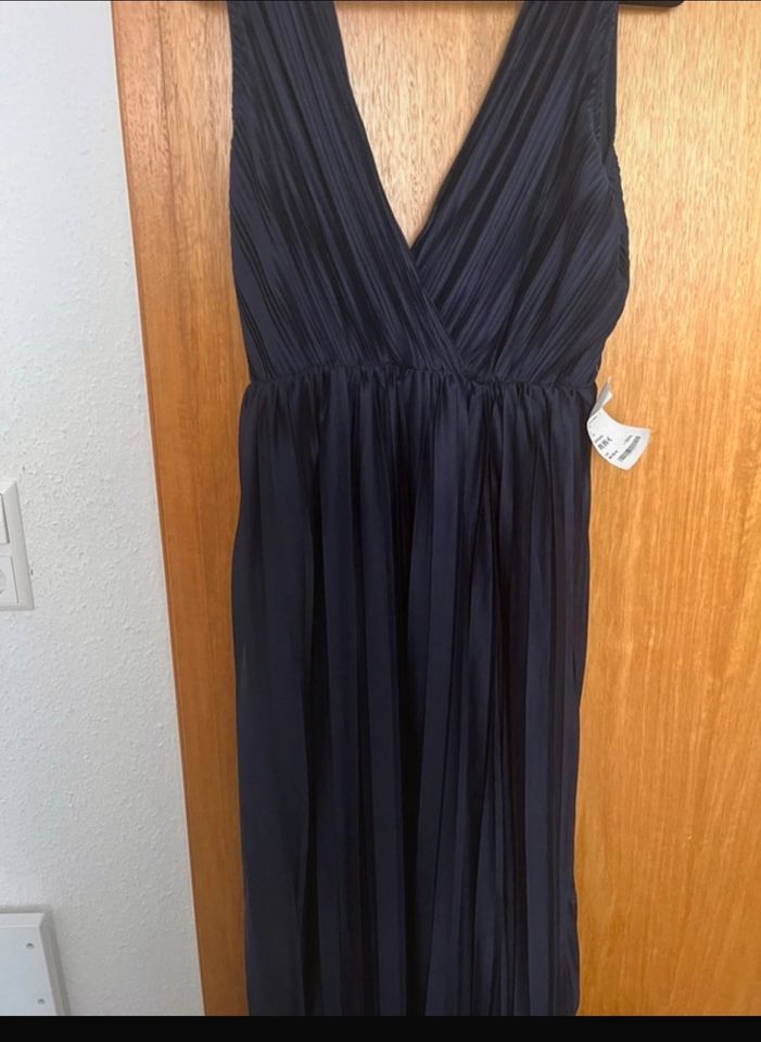 Kleid von only mit Etikette in Freiburg im Breisgau