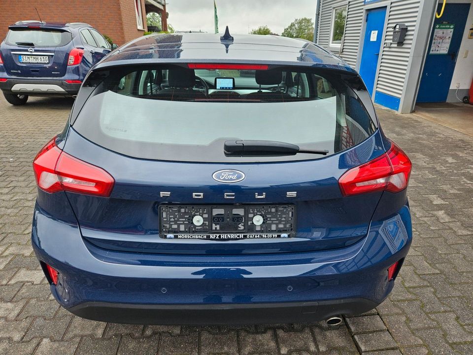 Ford Focus Lim. Cool & Connect LED Navi PDC FHZ LHZ in Mörschbach