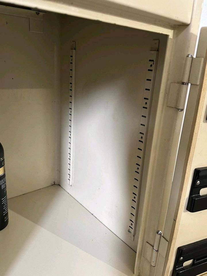 Kleiner Arztschrank, Kommode in Schöffengrund