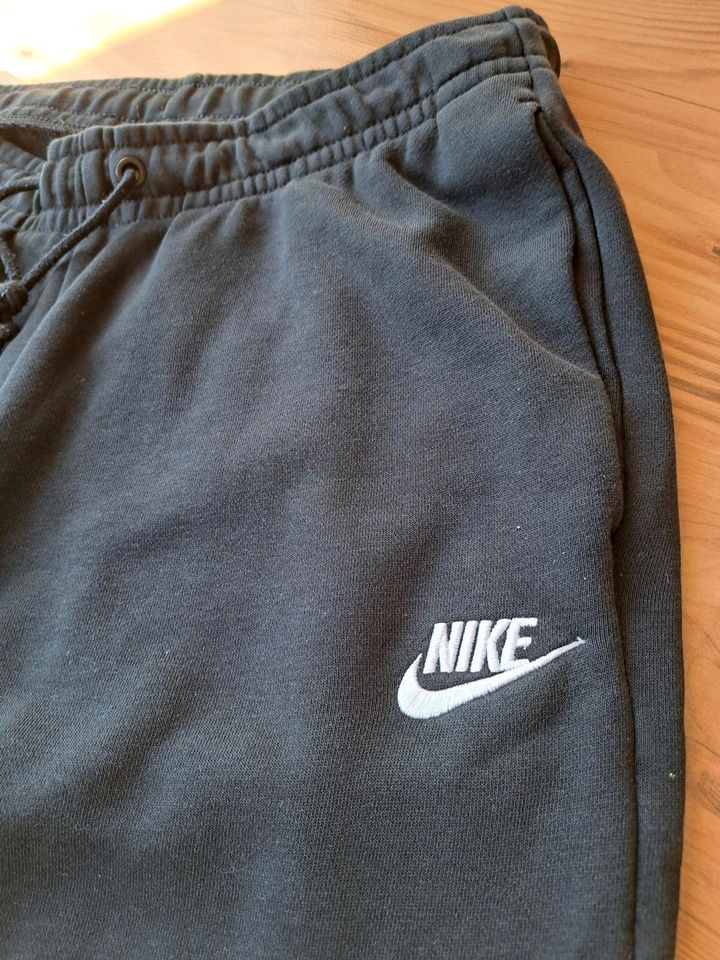 Nike Jogginghose Gr S in Ahlerstedt