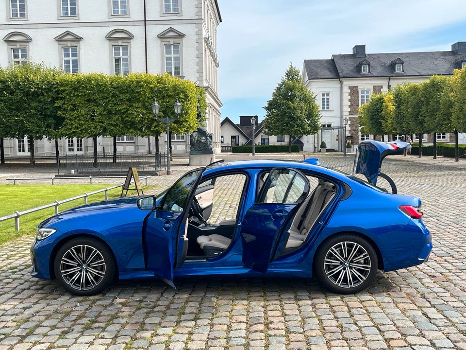 BMW 320i M-Sport, 8-fach, Servicepaket ,Garantie, Garagenfahrzeug in Kürten