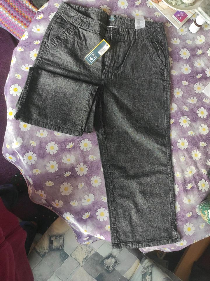 Esmara Capri Hose neu in Burgau