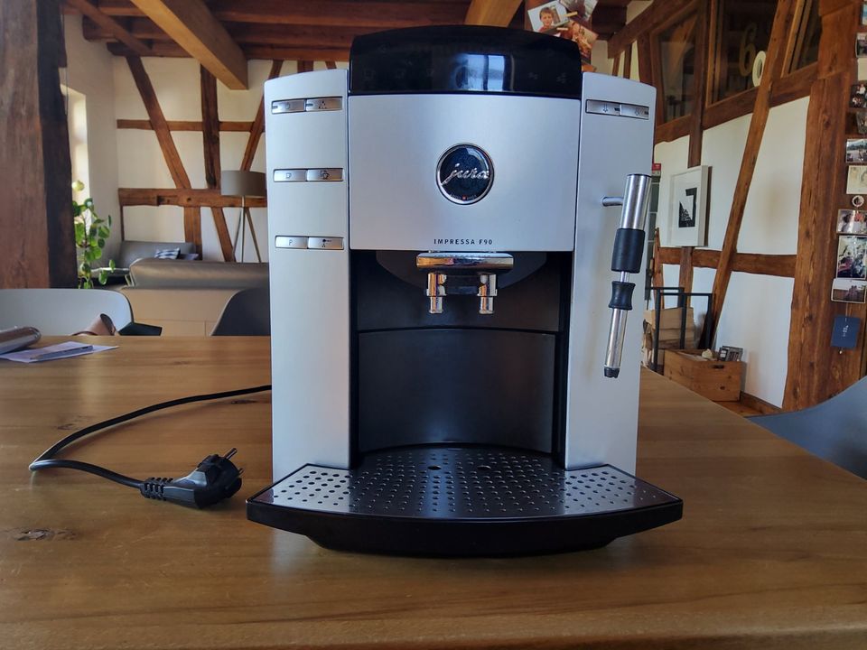 Jura Kaffeevollautomat Modell Impressa F90, leicht reparabel in Ehningen