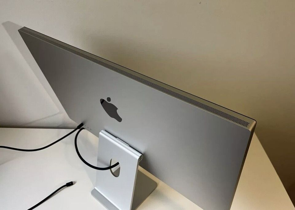 Apple 27" Studio Display 5K Retina in Hannover