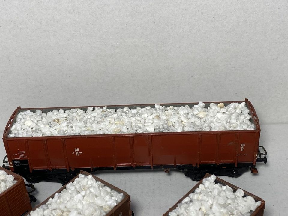 PIKO DIETZEL H0 Hochbordwagen DR Güterwagen mit Kalkstein Ladung in Dresden