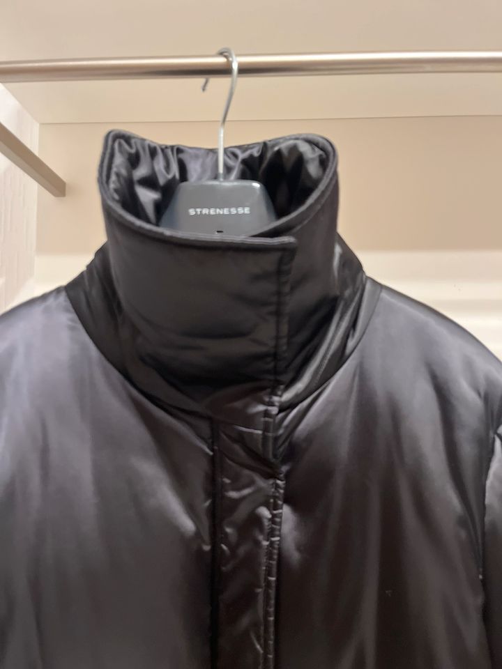 Daune Jacke Mantel Strenesse schwarz neuwertig 36 in Neuching