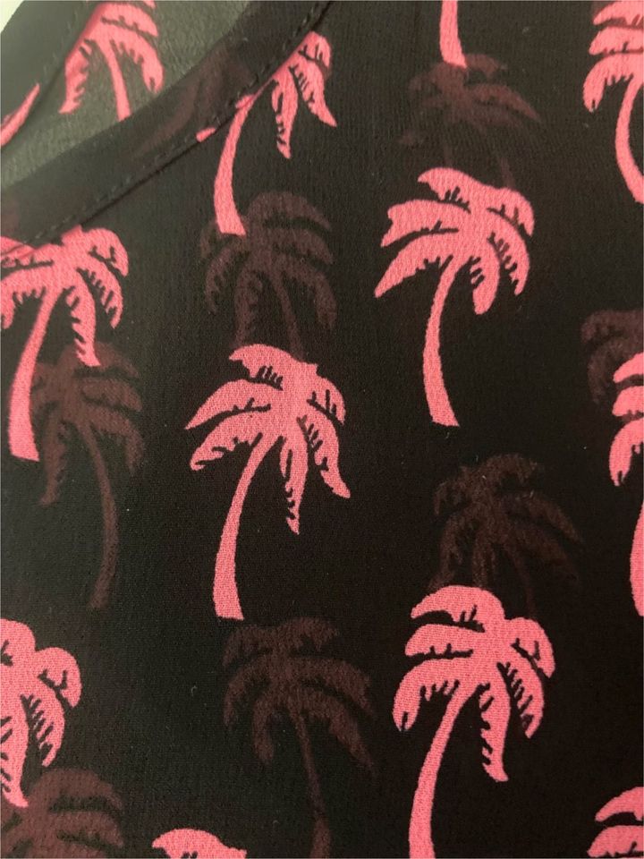 schwarzes Top mit pinken Palmen von Tally Weijl in Größe 38 in Marxen