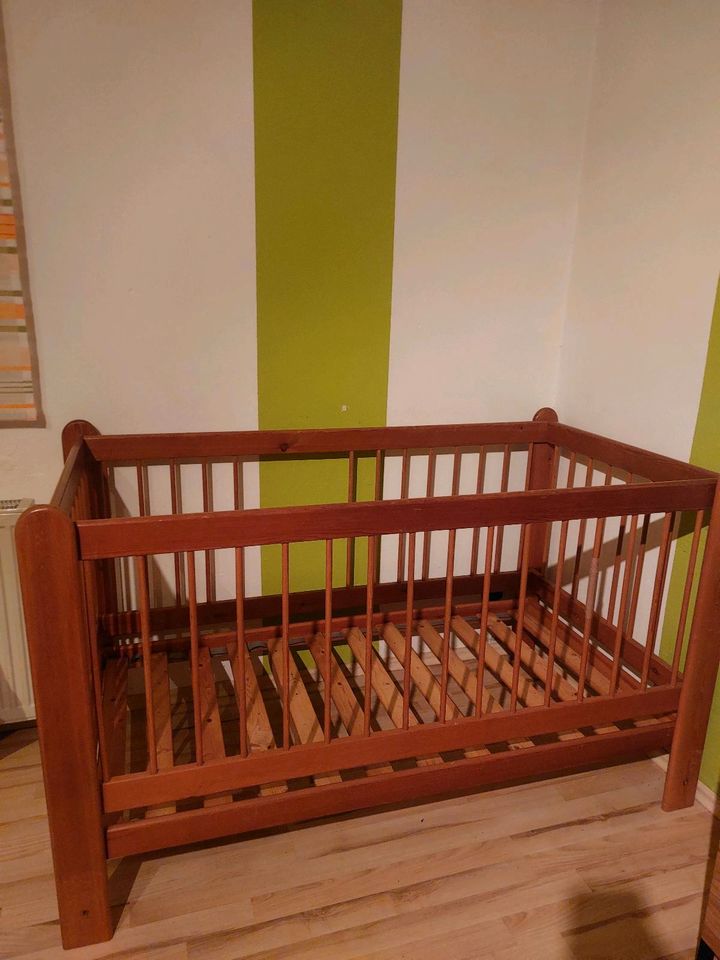 Kinderbett aus Holz in Altenstadt an der Waldnaab