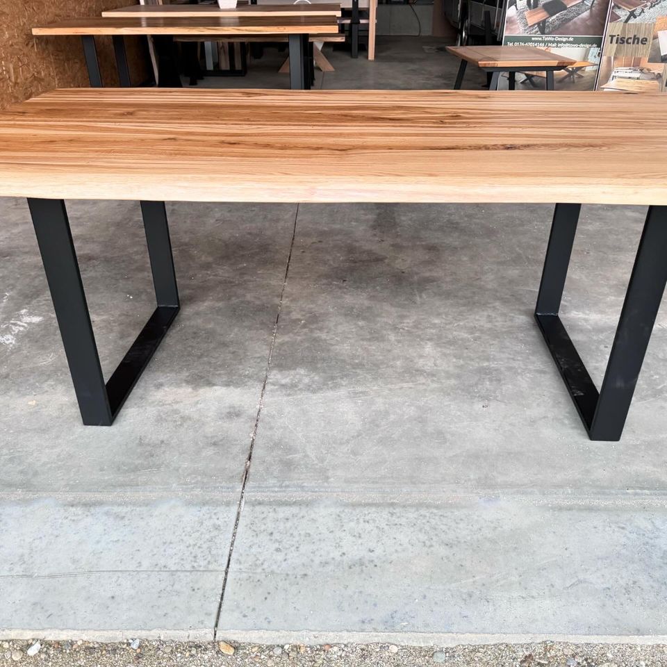 Holztisch Esstisch Eiche massiv Baumkante Massivholztisch Tisch in Eiselfing
