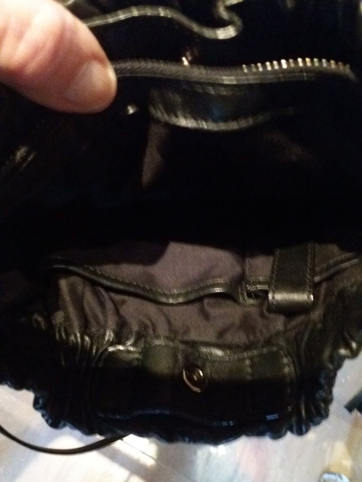 Hugo Boss  Handtasche, Tasche schwarz mit Staubbeutel in Neunkirchen