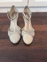 Buffalo Riemchen Pumps beige grau Gr 40 Top Zustand Hamburg-Mitte - Hamburg St. Georg Vorschau