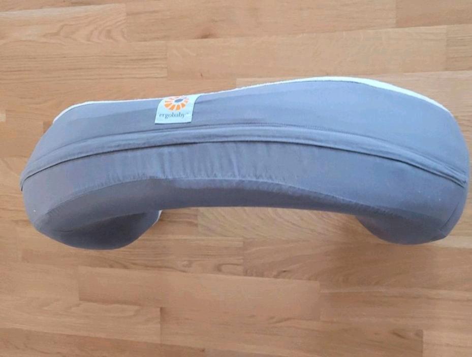Ergobaby Stillkissen Nursing Pillow flauschig ergonomisch in Karlshuld
