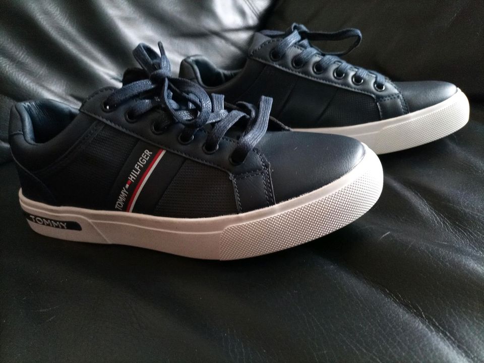 Neue Tommy Hilfiger Sportschuhe Gr.36 in Essen