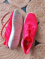 Sneaker Turnschuhe Damenschuhe Adidas 41,5 Niedersachsen - Twistringen Vorschau