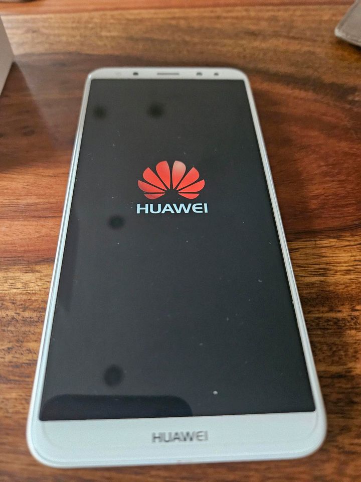 Huawei Mate 10 lite mit 2 Hüllen OVP in Markgröningen