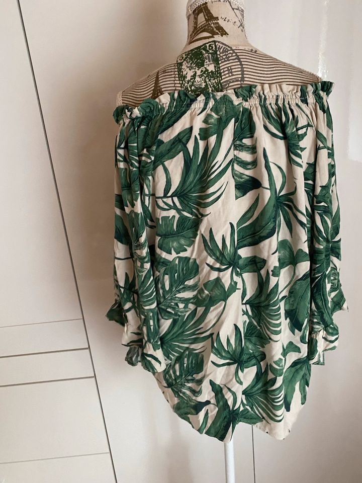 Off shoulder schulterfrei shirt h&M 38/M grün weiß in Kassel